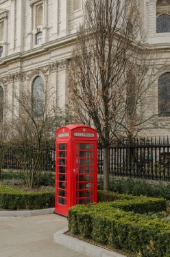 14 a) Outside St. Paul's Cathedral